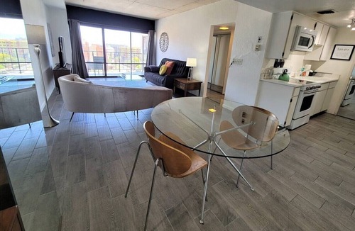 Roosevelt Condo | Serenity in the Sky 908