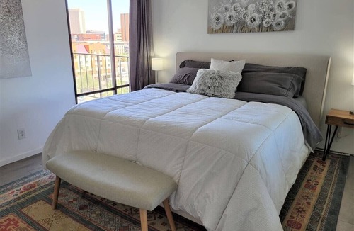 Roosevelt Condo | Serenity in the Sky 908