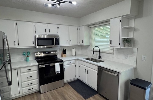 Lincoln House | Serenity on Granada: Spacious 2BR Retreat/2.5BA+Garage Near Haymarket & UNL