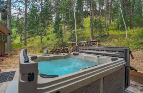 Cascade-Chipita Park House | Serenity Pines Hideaway w HotTub