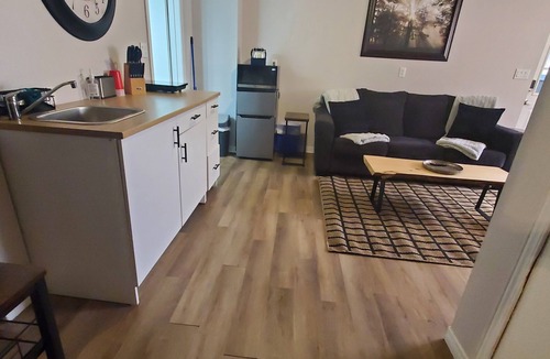 Brighton Apartment | Serenity Place by the Lake-Lower Unit