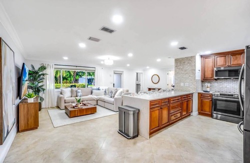 Beachway Estates House | Serenity Pool Close to beach 5 BDR