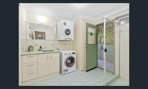Springbrook House | Serenity Rainforest Retreat With Breathtaking Gold Coast Views - Sleeps 4 - 6 people