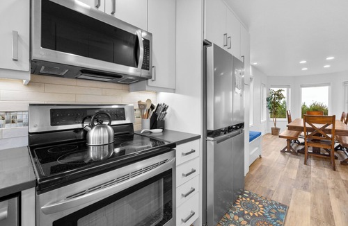 Tierra Del Mar House | Serenity Sands Beachfront, Hot Tub, Media Room