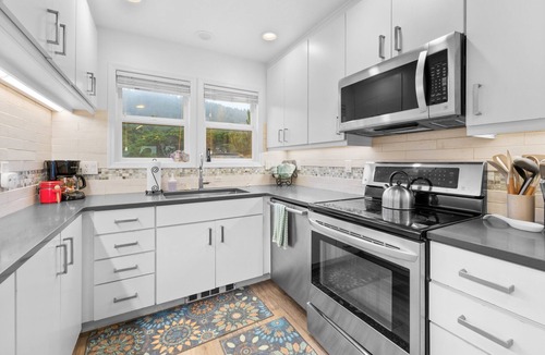 Tierra Del Mar House | Serenity Sands Beachfront, Hot Tub, Media Room
