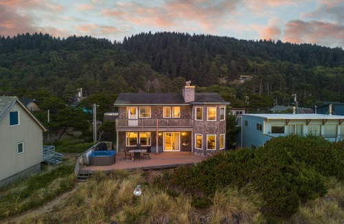 Tierra Del Mar House | Serenity Sands Beachfront, Hot Tub, Media Room