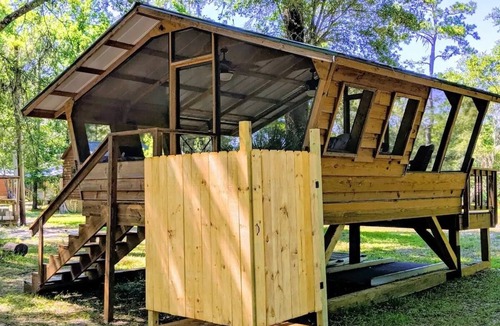 Old Town Cabin | Serenity Springs On The Suwannee Tree House #1