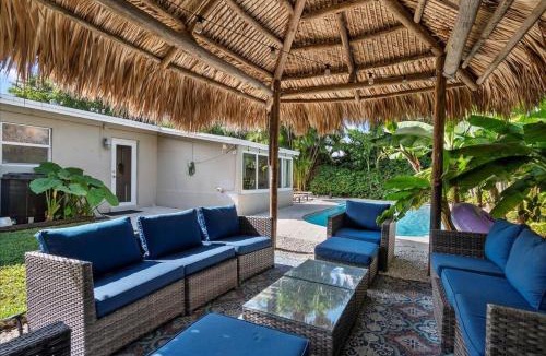 Beachway Estates House | Serenity Tiki Beach House King Size Bed!