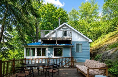 Huberdeau House | Serenity Tree house on the lake