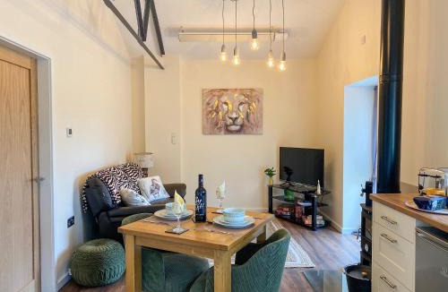 Stoke-on-Trent House | Serenity- Uk38551