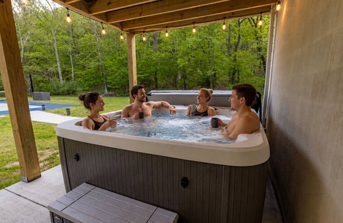Berkeley Springs House | Serenity & Wellness-Pickleball-Hot Tub-Sauna-Cold Plunge-Home Theater-Hoops
