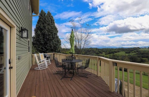 Greeneville House | Serenity with Mountain Views 3BR Deckside Views
