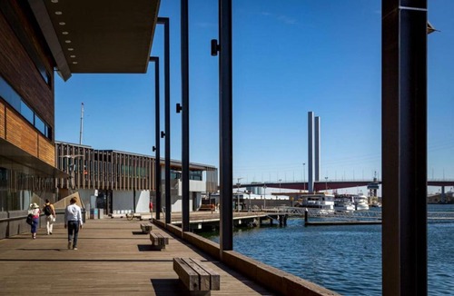 Docklands Apartment | Serrata 2B2B Docklands Apartment with CP