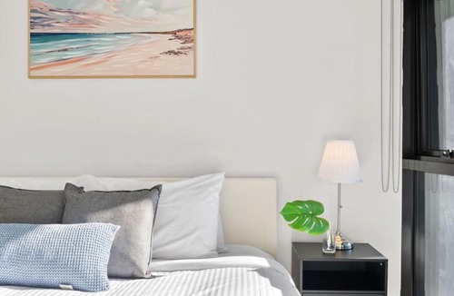 Docklands Apartment | Serrata 2B2B Docklands Apartment with CP