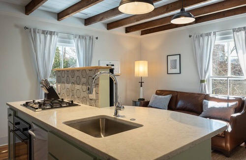 Martha Jefferson Apartment | Service Station Apartment | Ideal Extended Stay in the Heart of Downtown Belmont
