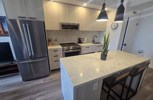 Downtown Toronto Apartment | Serviced 2 Bedroom Apartment in Toronto | Elm-Ledbury Building