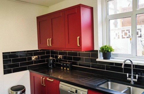 Selsdon and Ballards House | Serviced Accom Sleeps 8- Near London, Free Parking