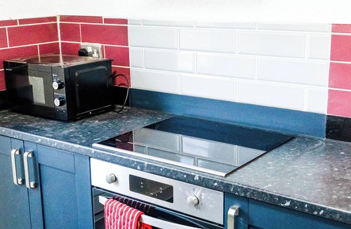 Selsdon and Ballards House | Serviced Accom Sleeps 8- Near London, Free Parking