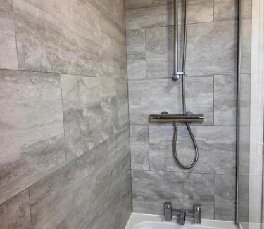 Bedford House | Serviced Accommodation, 3 Bed, allocated off road parking, Contractor Ready