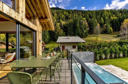 Le Lavancher Ski Chalet | Serviced Luxury Chalet with 10m Indoor Pool