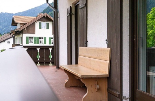 Oberammergau Apartment | Servus Sepp Moderne Alpine Einrichtung & Atemberaubender Ausblick