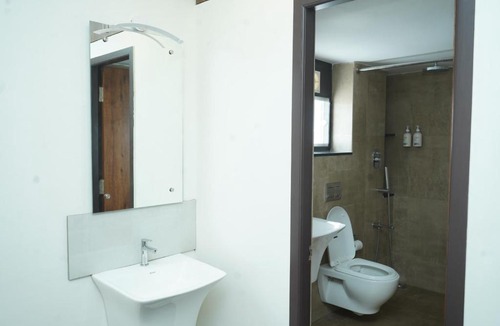 Teynampet Hotel | Sesha Residency