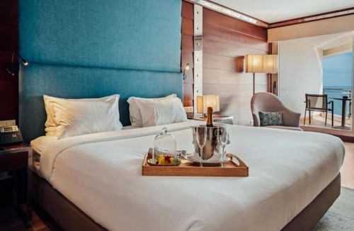 Santiago Hotel | Sesimbra Oceanfront Hotel | Ocean View Suite | Indoor & Outdoor Pools