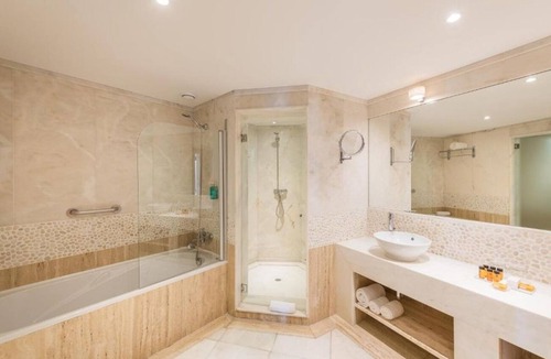 Santiago Hotel | Sesimbra Oceanfront Hotel | Ocean View Suite | Indoor & Outdoor Pools