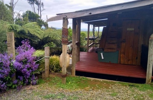 Te Mata Boat Rental | Set in Stone - Boat Cabin