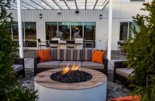 Beaverton House | Settle in for a relaxing extended stay in Beaverton