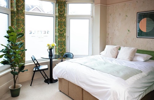 Southampton Hotel | Settle in Southampton - Self Check in Rooms & Studios - Room 1
