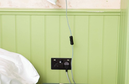 Southampton Hotel | Settle in Southampton - Self Check in Rooms & Studios - Room 1