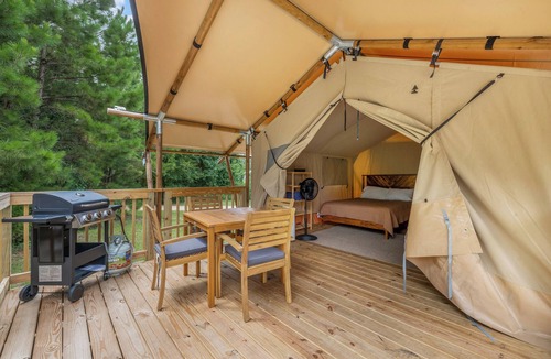 Onalaska RV Rental | Settle Into a Cozy Lakeside Glamping Escape