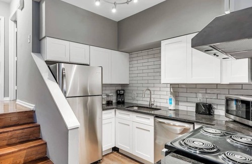 Soulard House | Settle into Soulard! 6 beds 2 full baths!