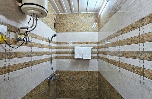 Kandaghat Hotel | Seven Heaven