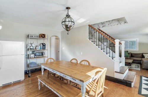 Hesston House | Seven Points Cottage- Raystown Lake- Aunt Susie's