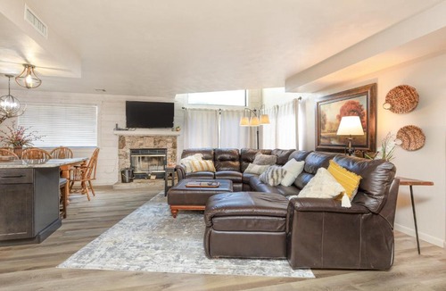 Seven Springs Apartment | Seven Springs Meadowridge 3 Bedroom Premier Condo - Sleeps 10, Pet Friendly!