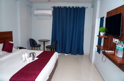 Sushant Lok Hotel | Shaan Stay