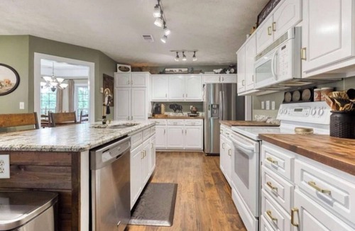 Monroe House | Shabby-Chic, Western, Cozy, Home in Monroe/Antiques/Wedding Venues/UGA/Soccer