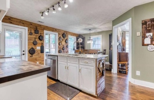 Monroe House | Shabby-Chic, Western, Cozy, Home in Monroe/Antiques/Wedding Venues/UGA/Soccer
