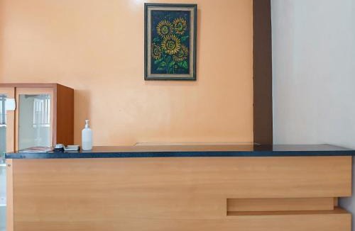 Banjarsari Hotel | Shabrina Homestay Syariah Terminal Tirtonadi Solo RedPartner