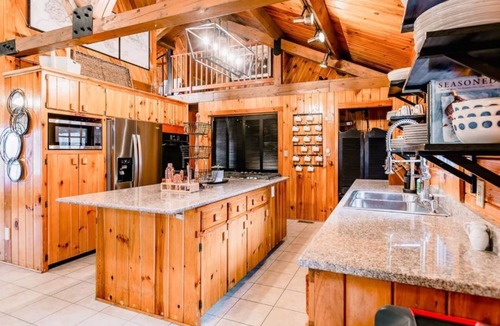 Halltown Cabin | Shade Tree Cabin Near Harpers Ferry Casino Race Track