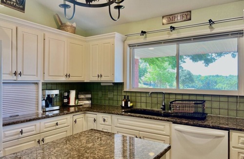 Temple House | Shaded Oaks Peaceful Golf Course and Close to BSW