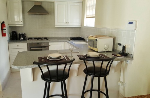 Holder's Hill Apartment | Shades