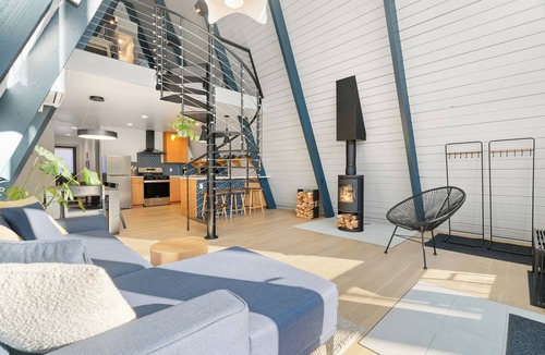 Manzanita House | Shadow Peak A-frame by Oregon Coast Modern - Manzanita Beach