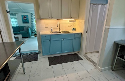Stuart Cottage | Shady Acres Owner’s Suite