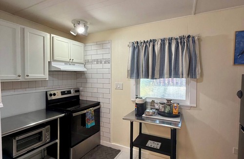 Stuart Cottage | Shady Acres Owner’s Suite