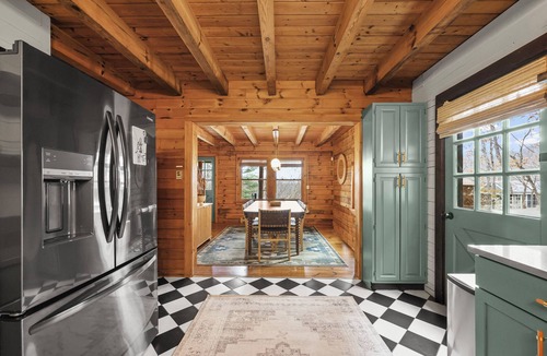 West Stockbridge Cabin | Shaker Pine Cabin: your cozy Berkshires retreat in the middle of it all!
