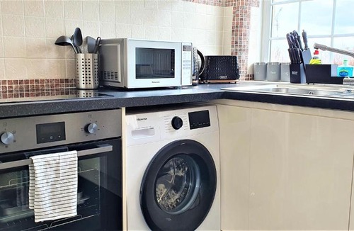 Northampton Apartment | Shakespeare Views - Modern Northampton Apartment
