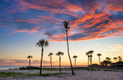 Sanibel Hotel | Shalimar Beach Resort